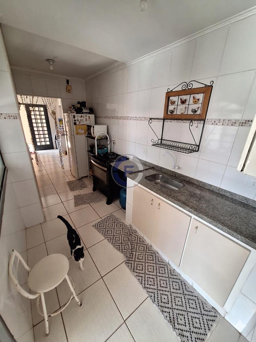 Casa com 3 dormitórios e uma suíte, garagem para até 5 carros ...