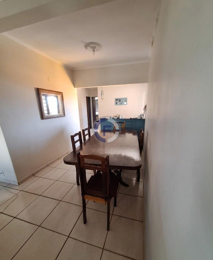 Casa com 3 dormitórios e uma suíte, garagem para até 5 carros ...