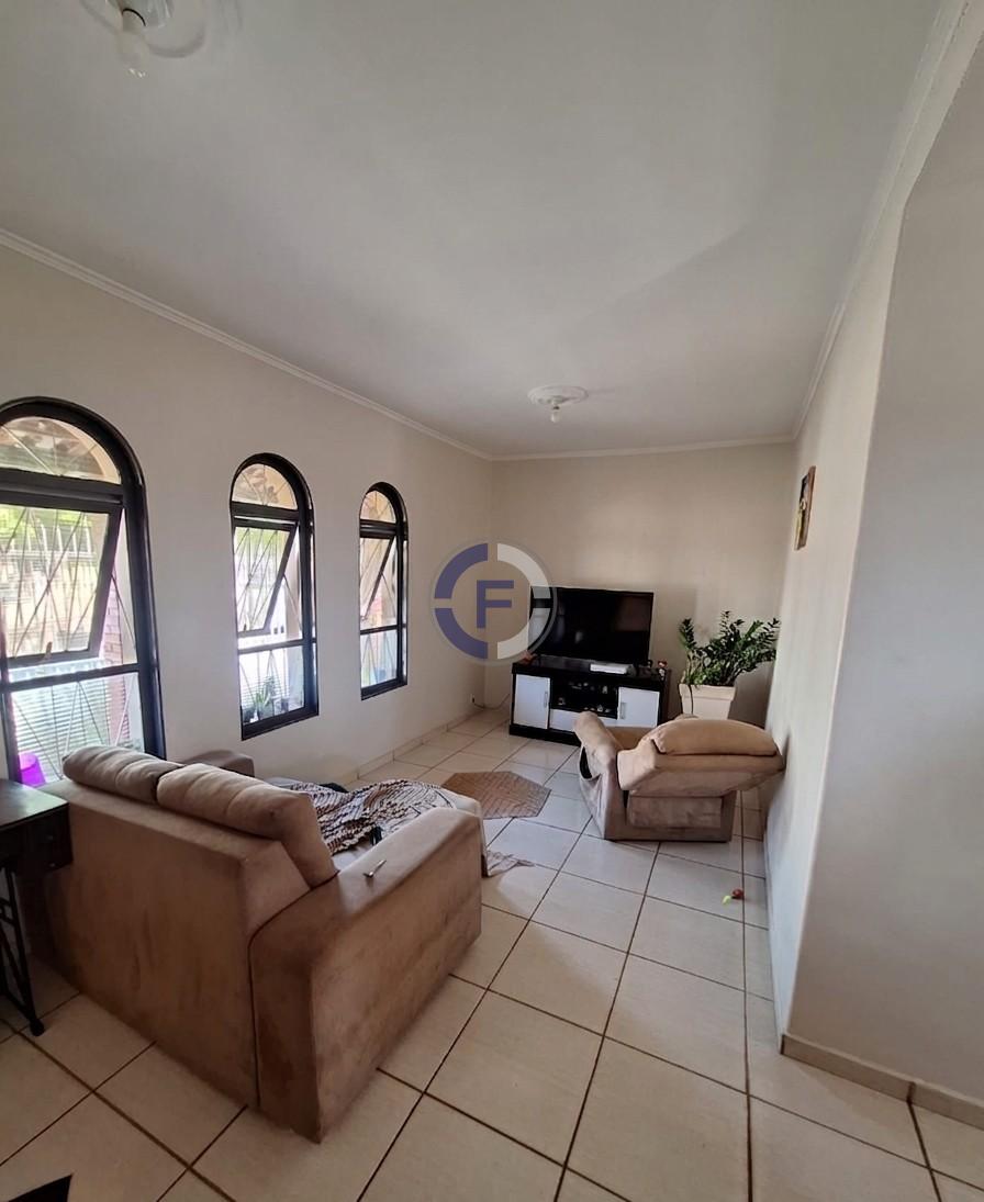 Casa com 3 dormitórios e uma suíte, garagem para até 5 carros ...