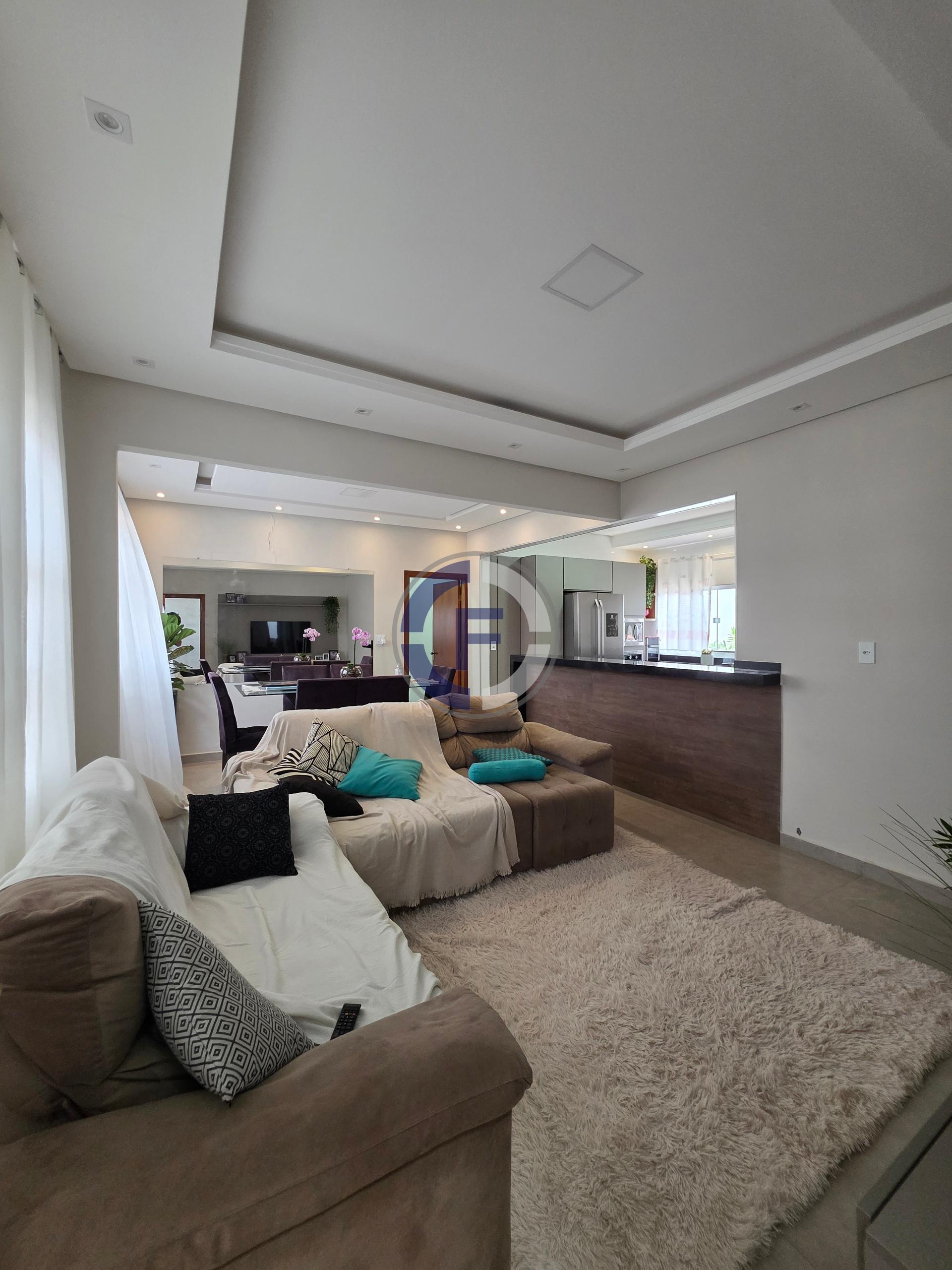 Casa à venda, Centro, SAO SEBASTIAO DO PARAISO - MG COM ESPAÇO...