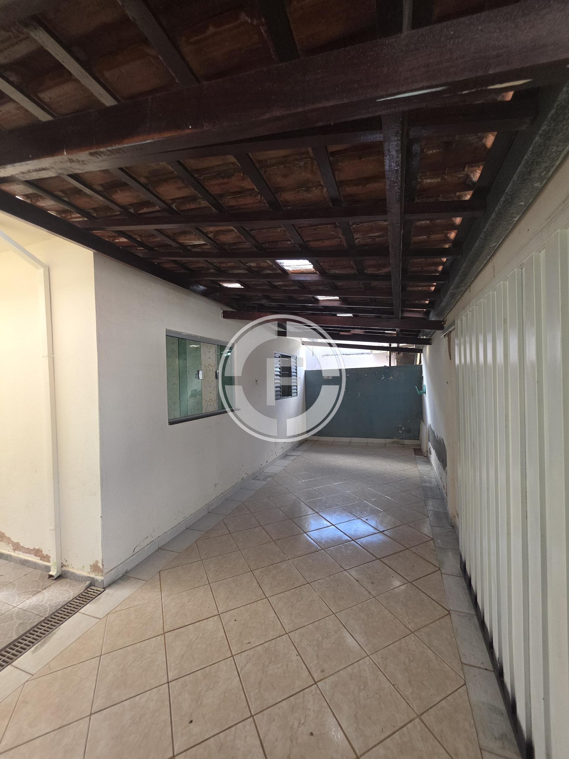 Casa com 3 quartos, salão de festas e casa nos fundos com 2 qu...