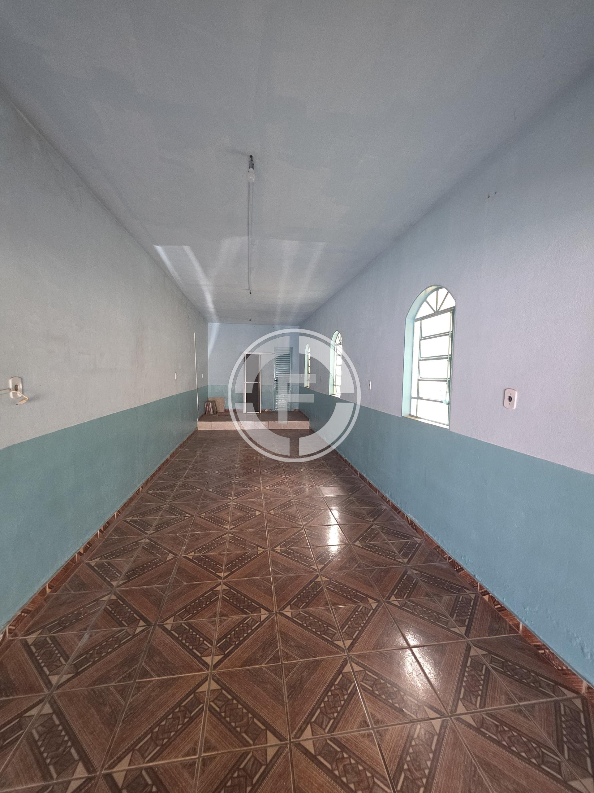 Casa com 3 quartos, salão de festas e casa nos fundos com 2 qu...