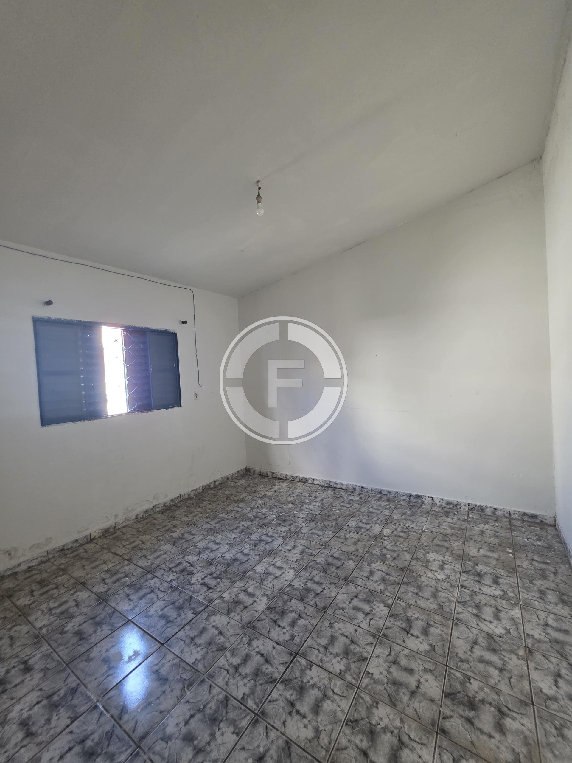 Casa com 3 quartos, salão de festas e casa nos fundos com 2 qu...