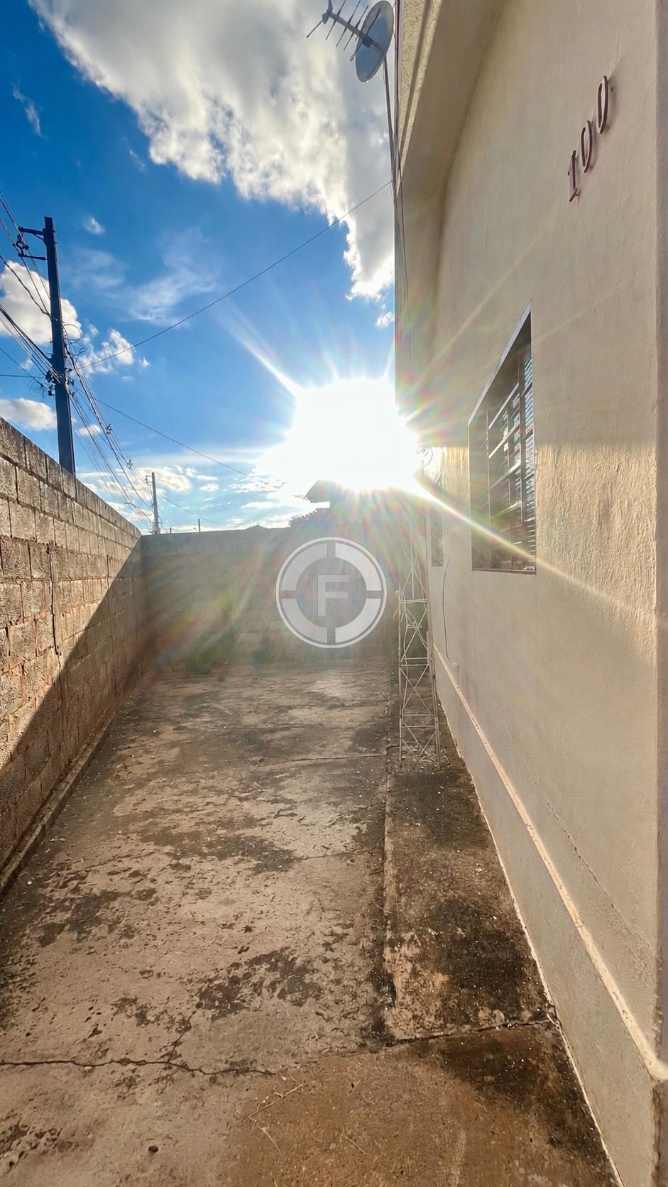 Casa à venda no bairro Jardim das Acácias por apenas R$ 195 mil