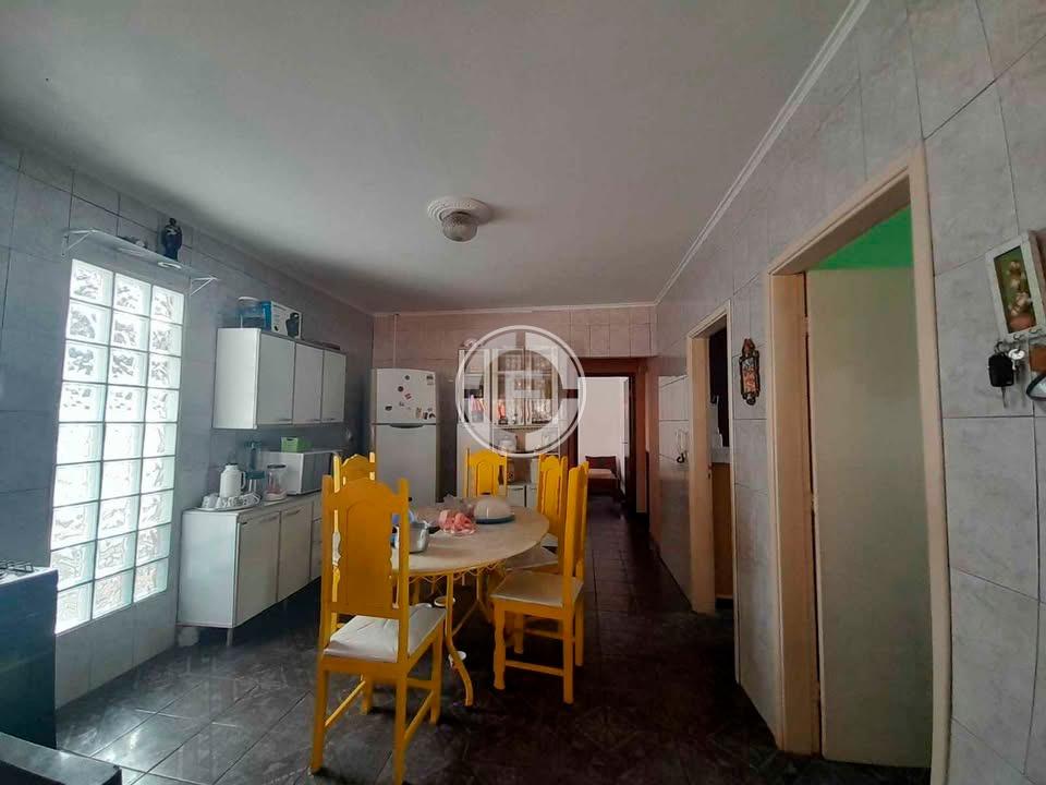 Oportunidade no bairro San Genário: Casa + Terreno Grande