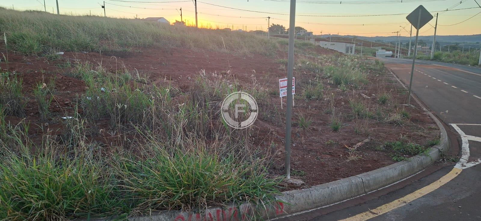 Terreno  de esquina no Vale do Sol