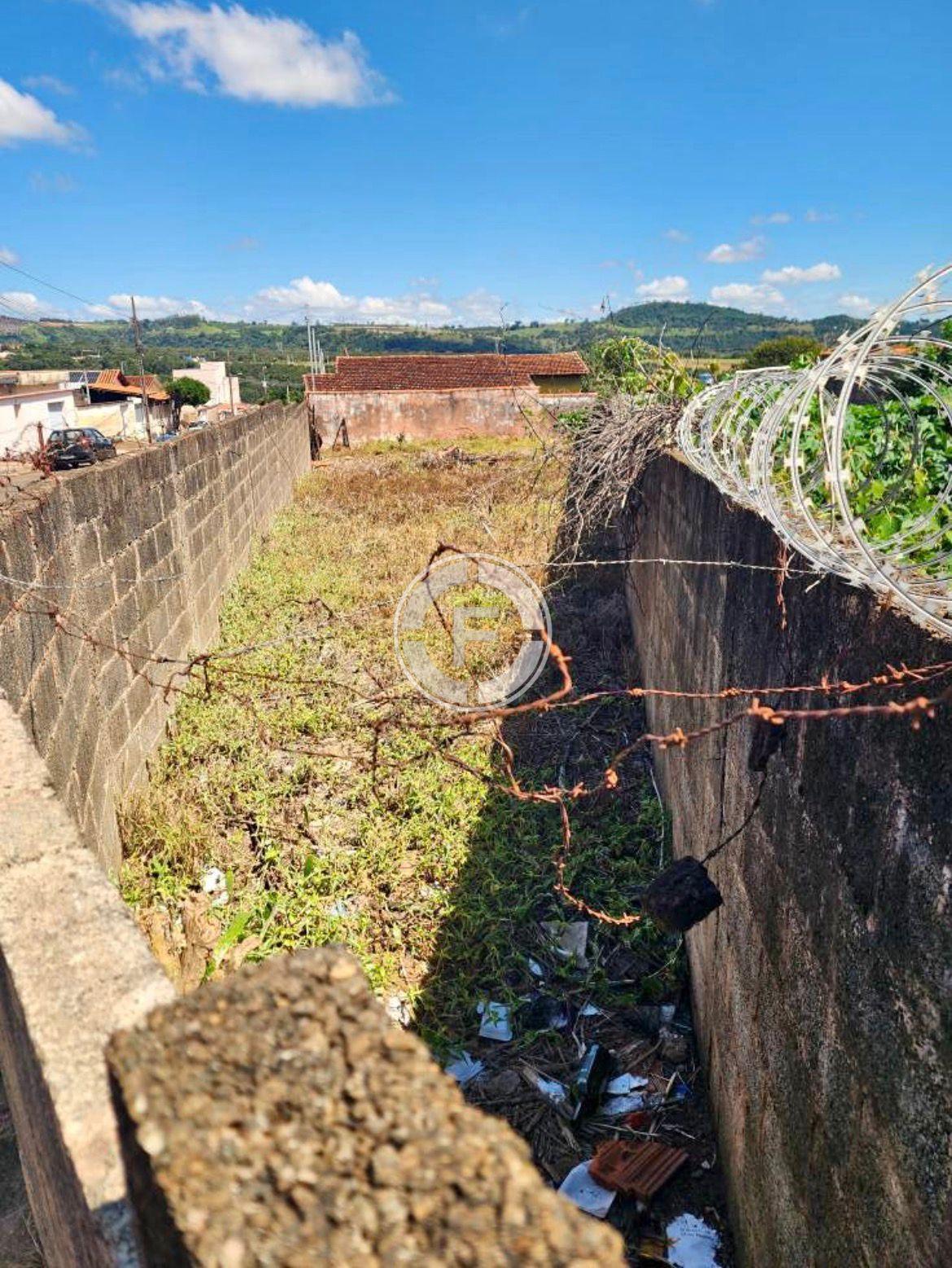 Terreno Murado de 168 m² em Localização Valorizada No São Judas