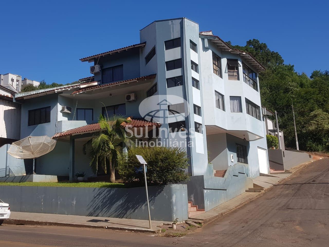 Casa de alto padrão no Bairro Niterói.