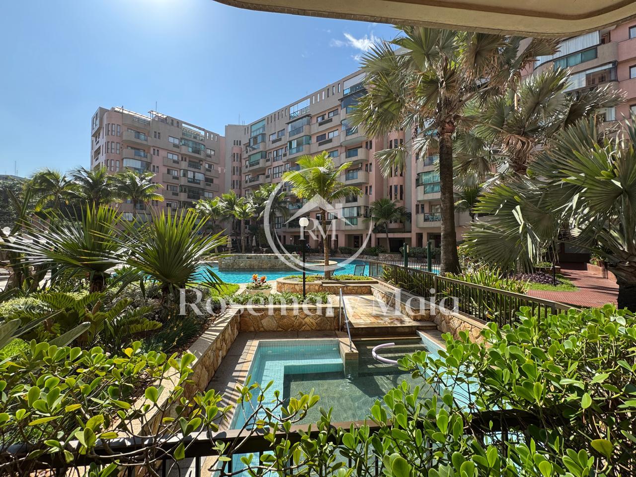 Apartamento com Vista Lateral para o Mar - Frente à Praia, Bar...