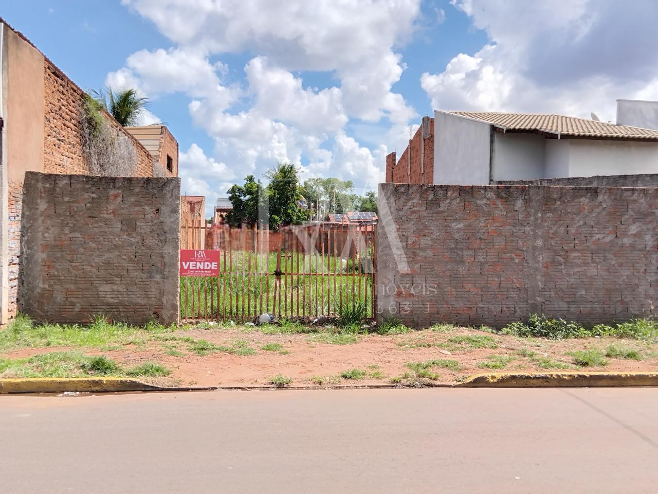 TERRENO MURADO MEDINDO 10X45