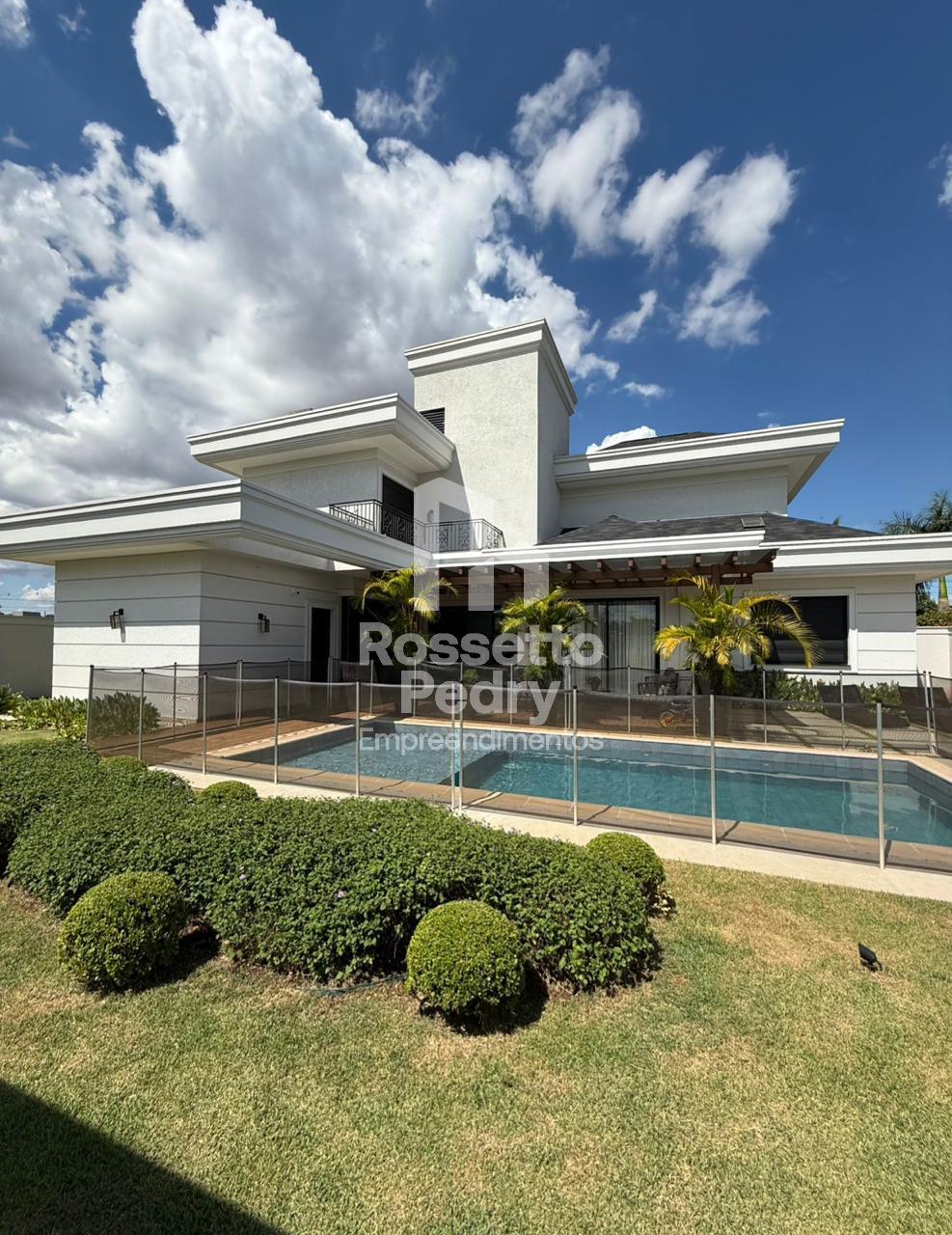 SOBRADO ALTO PADRÃO COM 4 DORMITÓRIOS 2 SUÍTES , PISCINA À VEN...