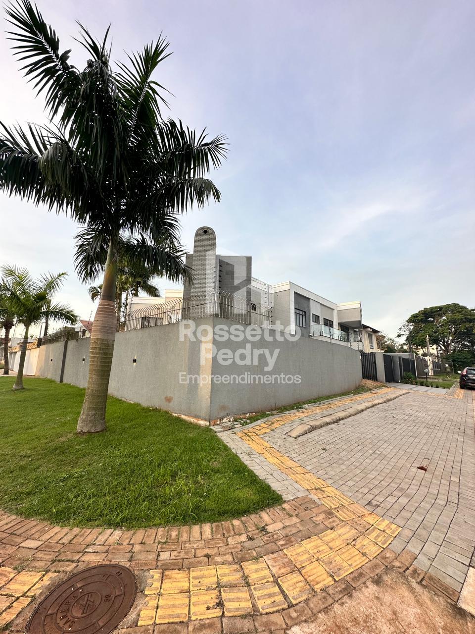 SOBRADO COM 4 DORMITÓRIOS  2 SUÍTES , PISCINA, COZINHA INDEPEN...