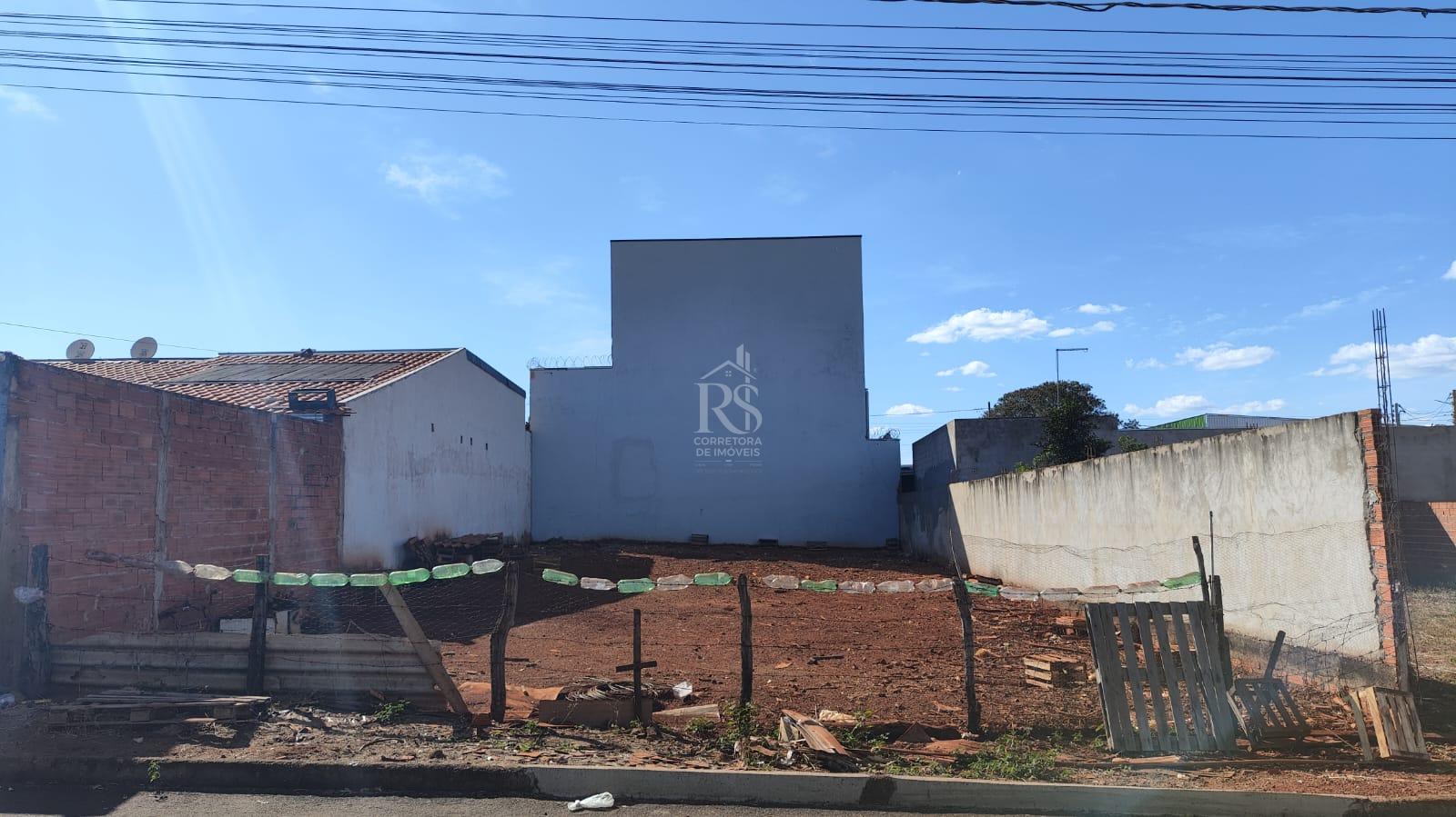 TERRENO Á VENDA - RESIDENCIAL BOA ESPERANÇA  - 12X25 MURADO LATERAIS E FUNDO