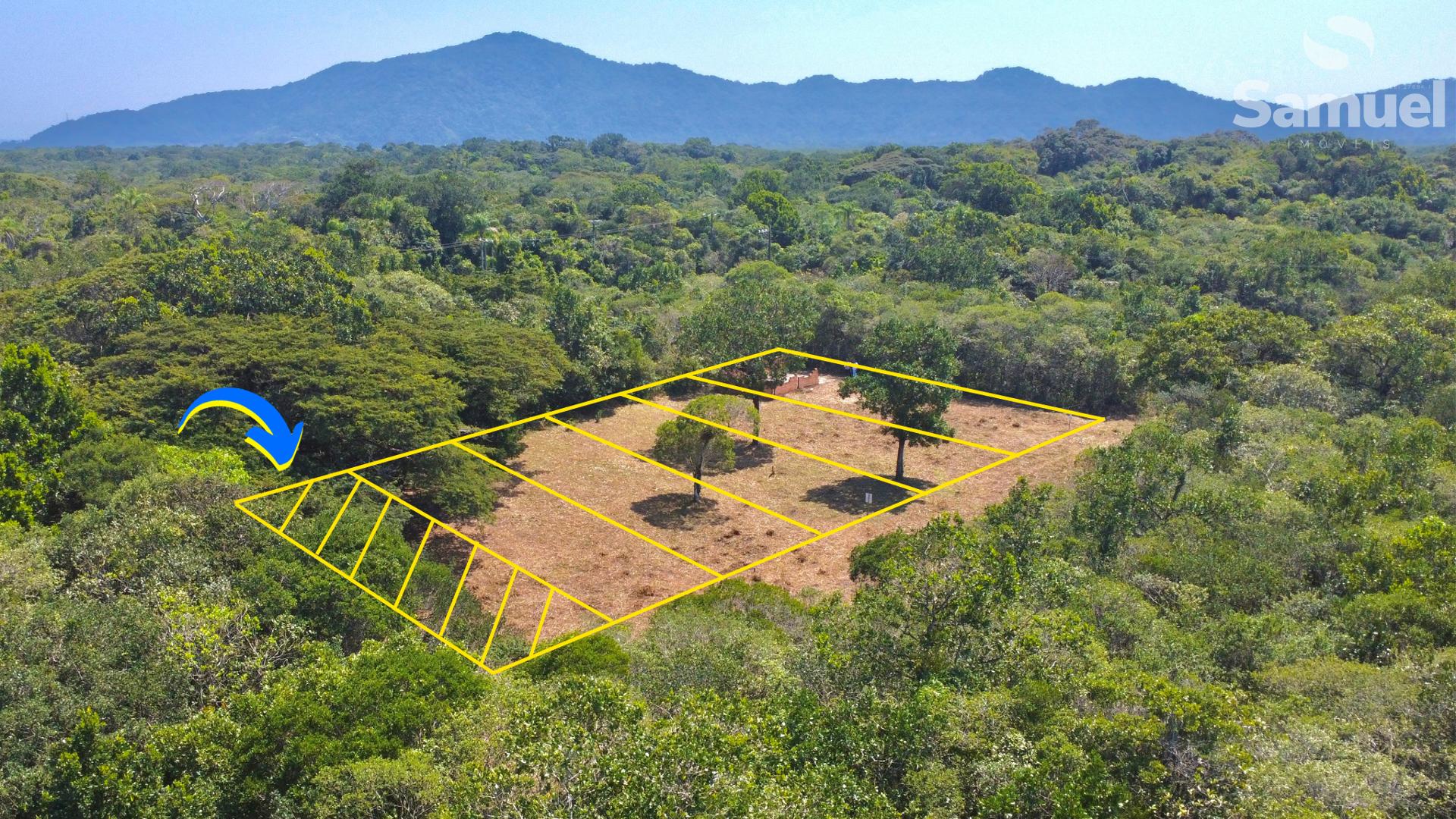 Terreno com licença ambiental, lugar retirado com natureza abu...