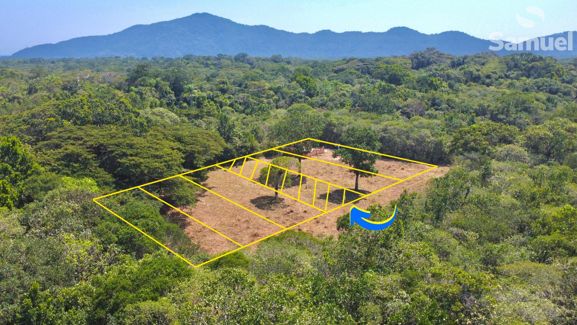 Terreno com licença ambiental, lugar retirado com natureza abu...