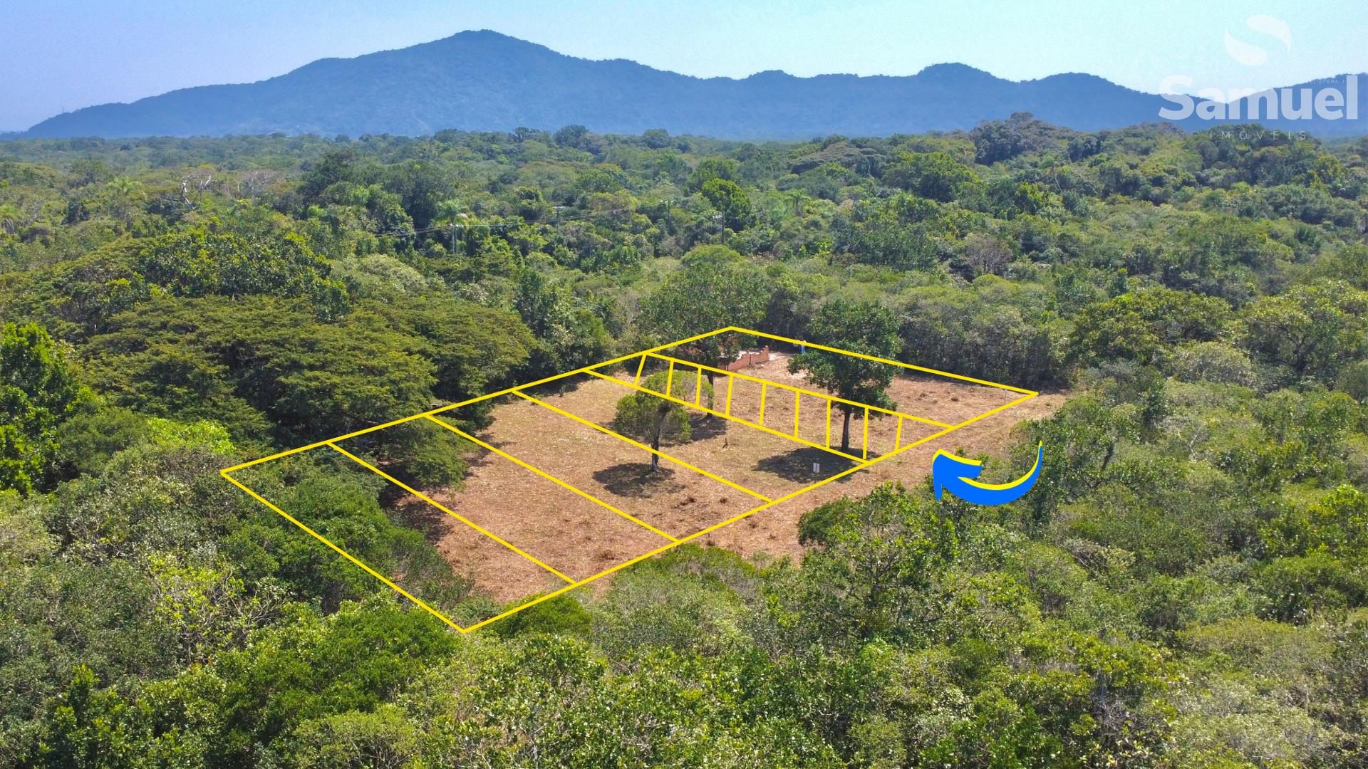 Terreno com licença ambiental, lugar retirado com natureza abu...