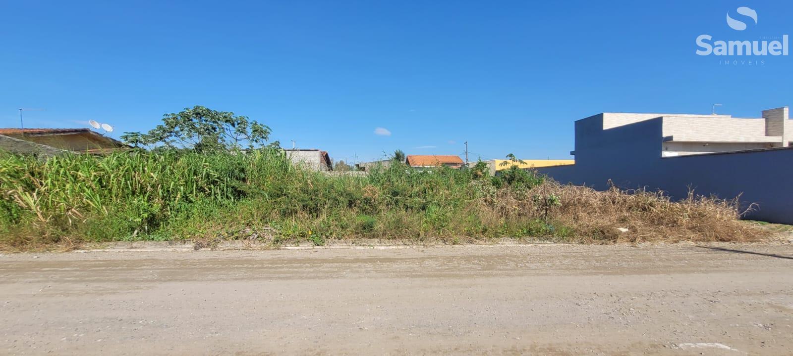 Invista em terreno a 580 metros da praia, regularizado com esc...