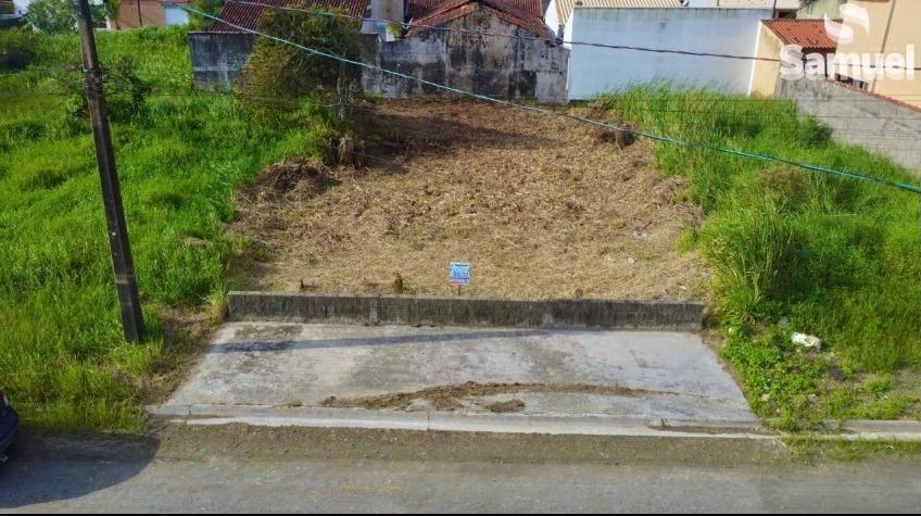 Terreno com rede de esgoto, cal?ada e pr?ximo a praia, em brev...