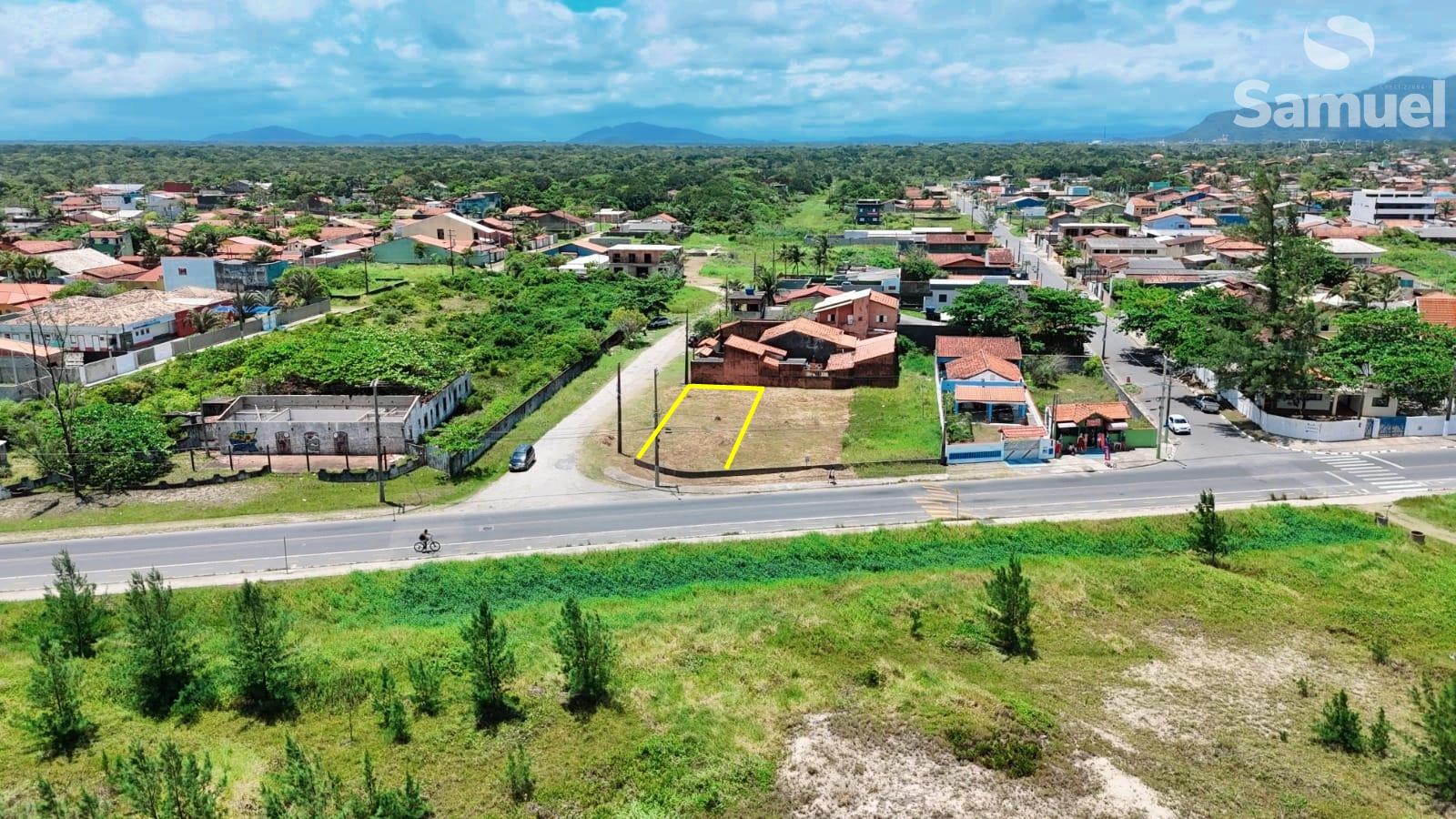 Terreno comercial de esquina, no centro da cidade de frente pa...