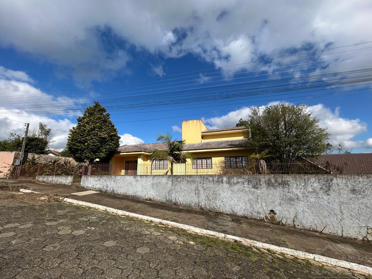 Casa à Venda, Centro, Rio Negro PR.
