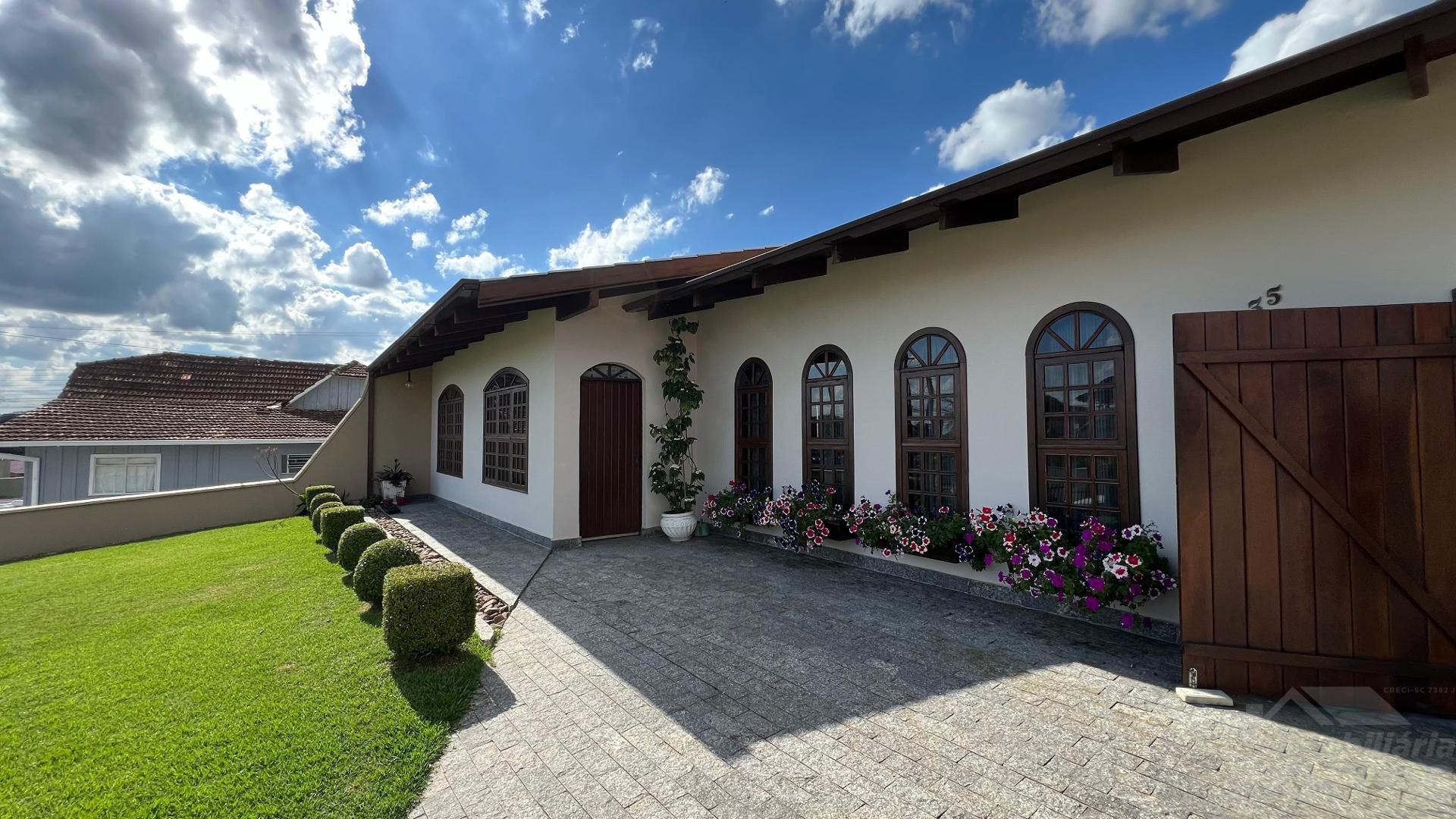 Casa à Venda, Centro, Rio Negro PR.