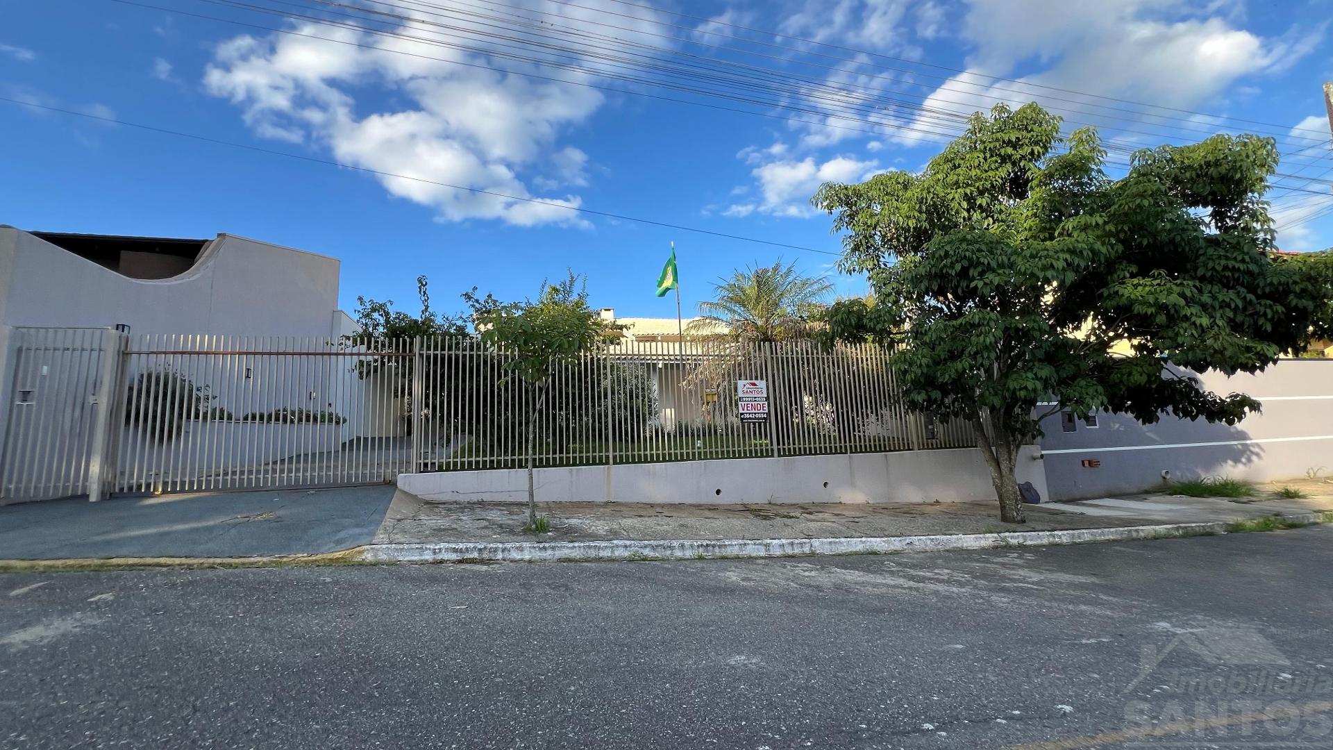 Casa à Venda, Centro, Rio Negro PR.