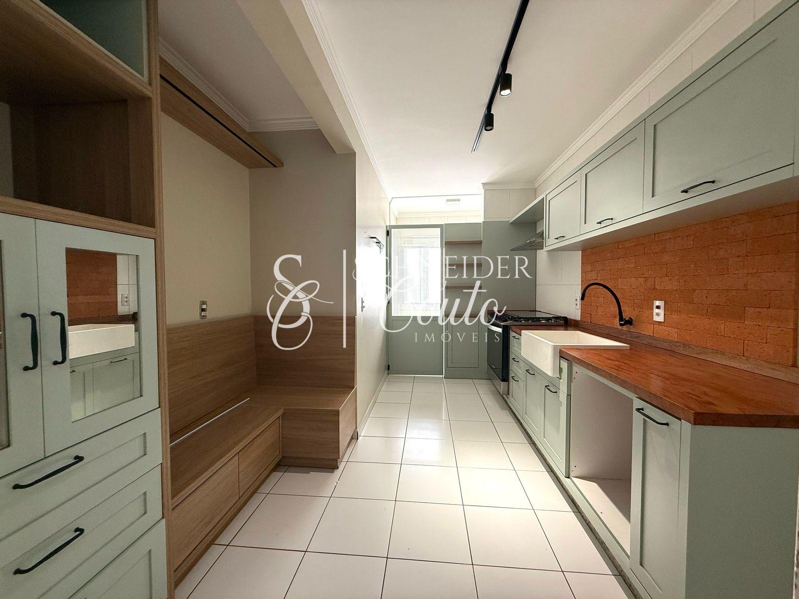 Apartamento SEMI MOBILIADO localizado no Jardim La Salle