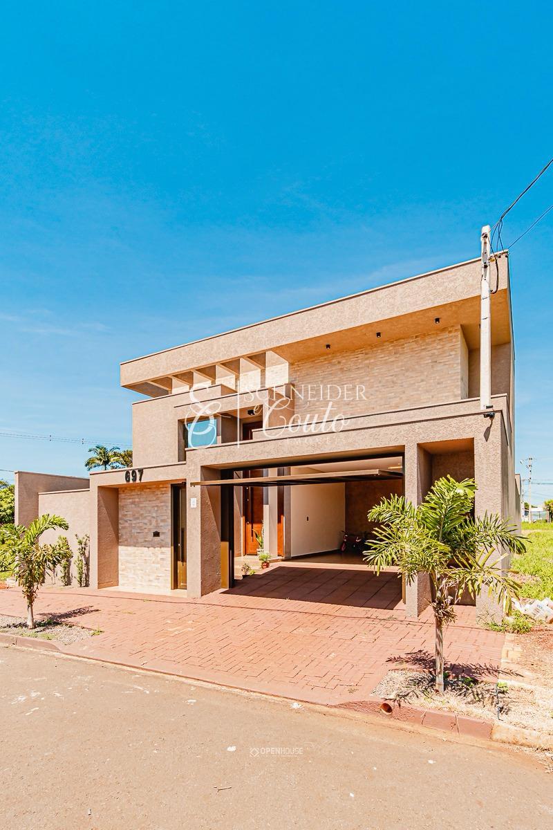 Casa de ALTO PADRÃO, Semi mobiliada, localizada no Jardim Port...