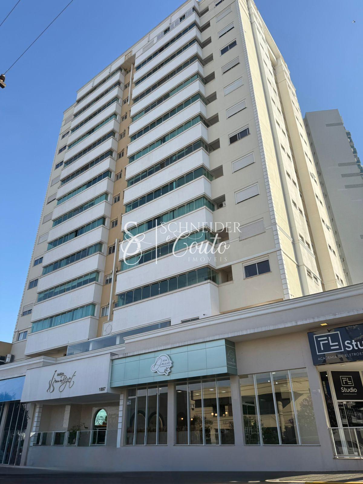 Apartamento SEMI MOBILIADO localizado no Centro, Edifício Torr...