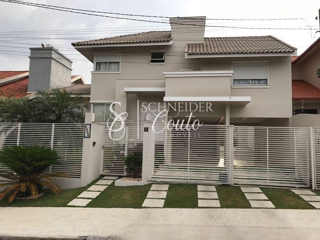 Sobrado Semi Mobiliado com Piscina, localizado no Centro de To...