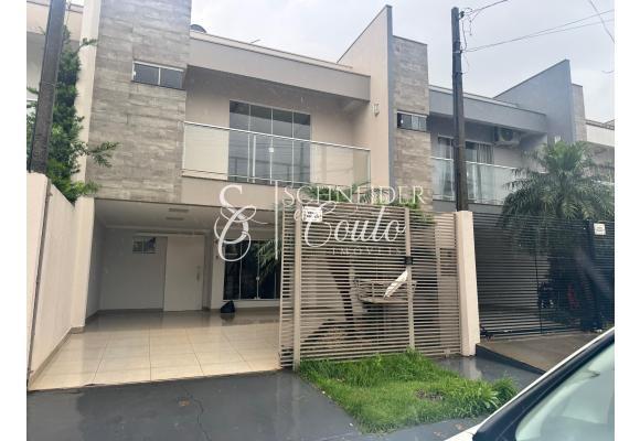 Sobrado SEMI MOBILIADO localizado no Jardim Gisela.