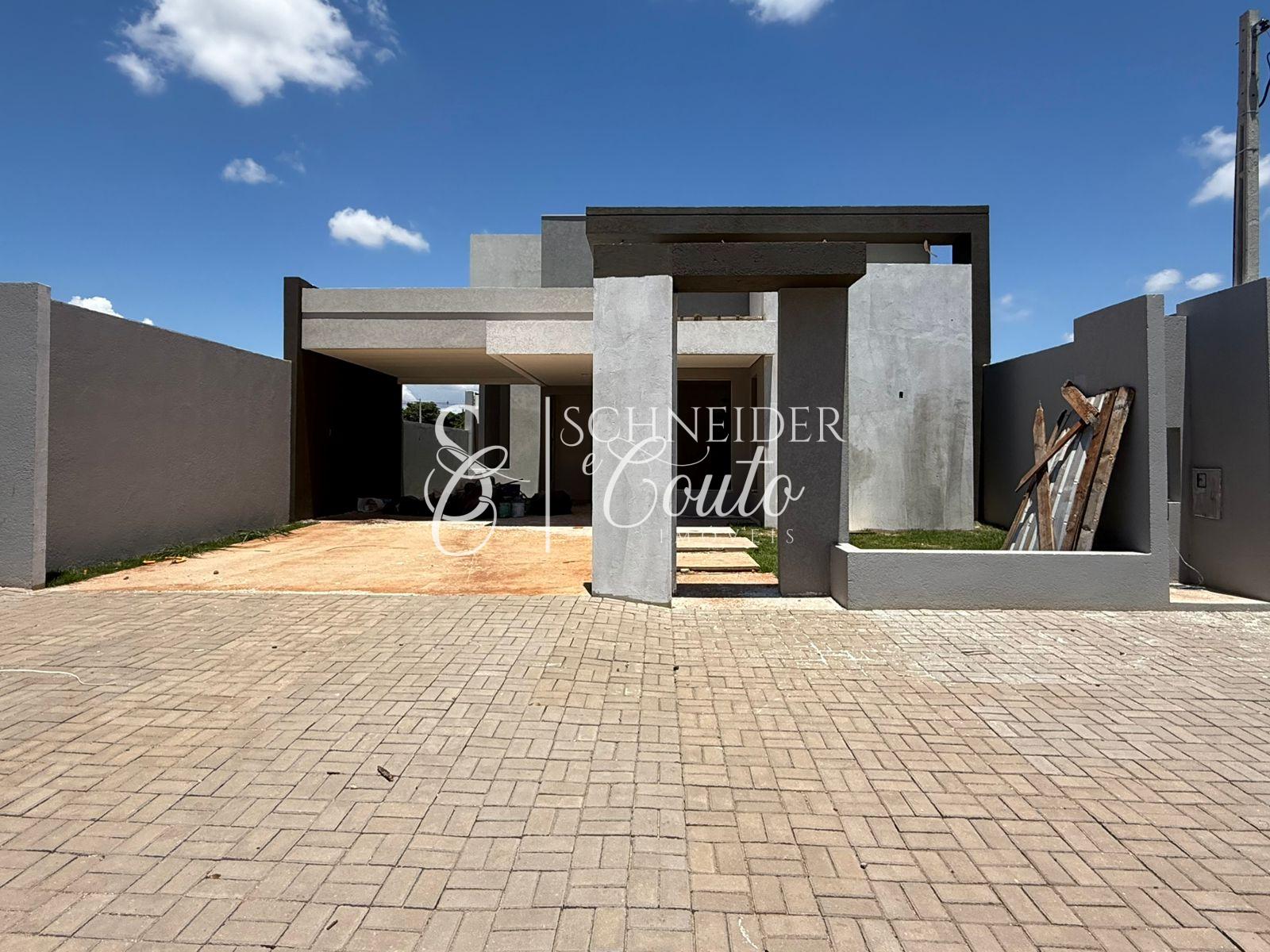 Casa localizada na Vila Becker, sozinha no terreno