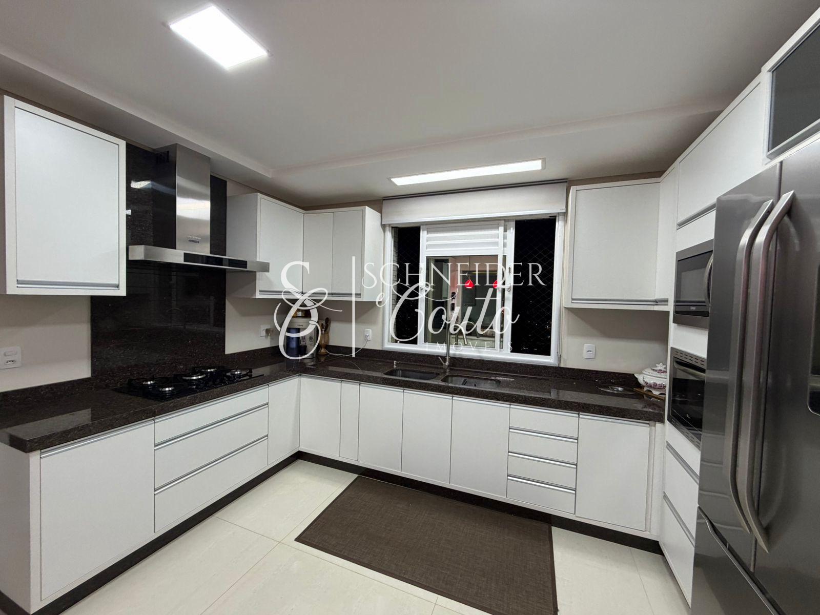Apartamento SEMI MOBILIADO  localizado no Centro, Edifício Ali...