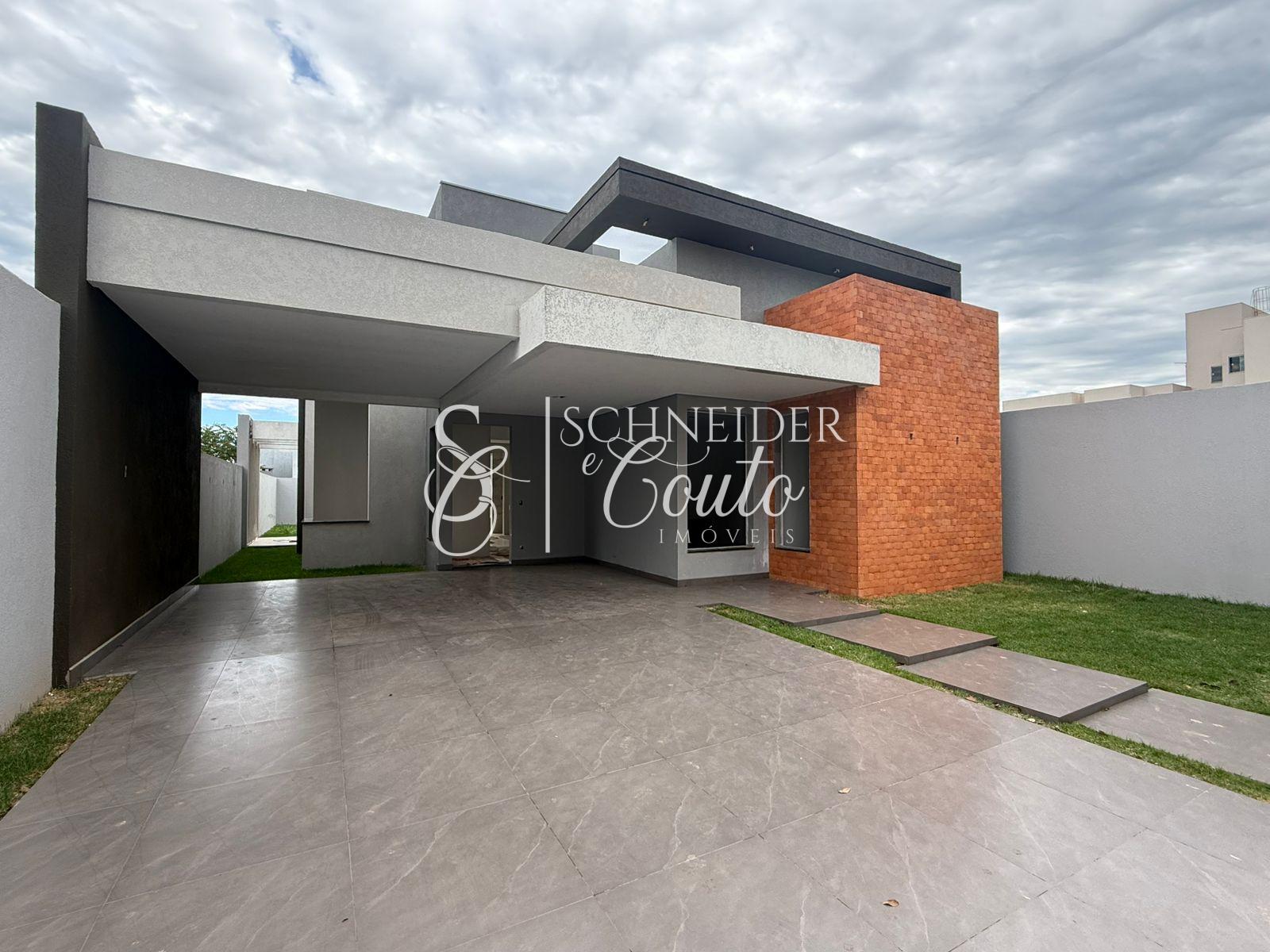 Casa localizada na Vila Becker, sozinha no terreno