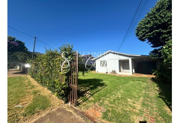 Casa sozinha no terreno localizada na Vila Becker.