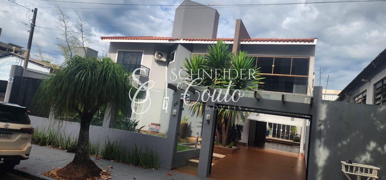 Sobrado em ótima localização, localizado no Jardim Porto Alegre.