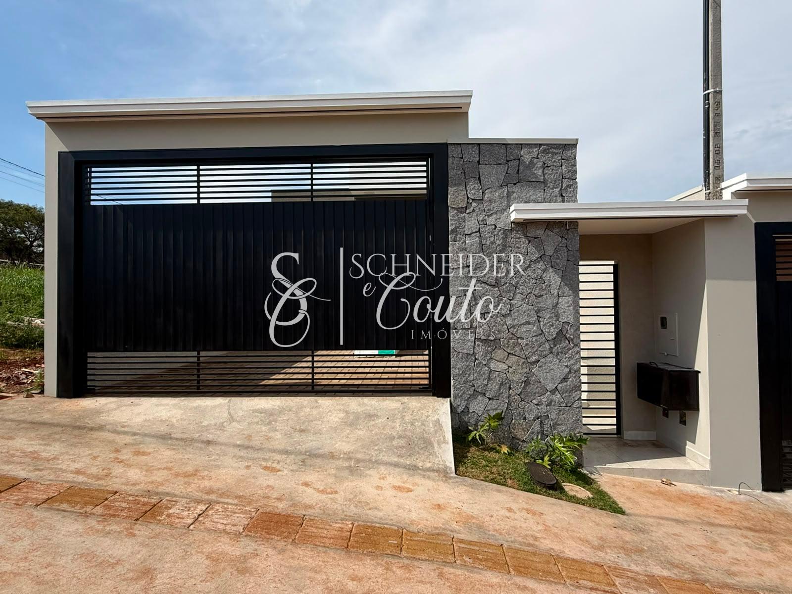 Casa Geminada localizada  no Jardim Pancera.