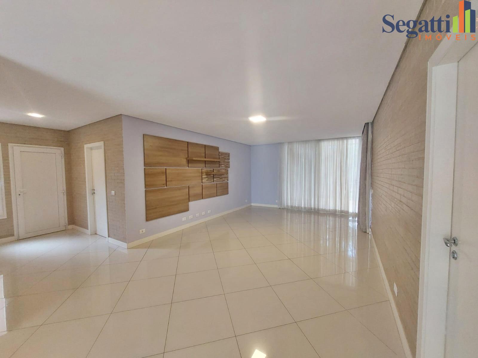 SOBRADO NO CONDOMÍNIO COUNTRY IGUAÇU