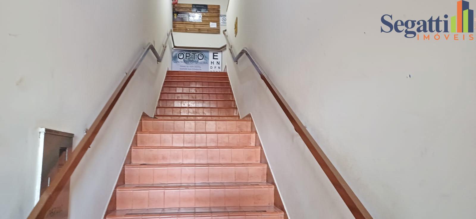 PRÉDIO COMERCIAL E RESIDENCIAL NA AV. BRASIL