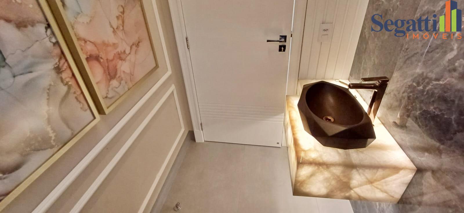 SOBRADO LUXUOSO SEMI-MOBILIADO NO CONDOMÍNIO FECHADO QUINTA DO...