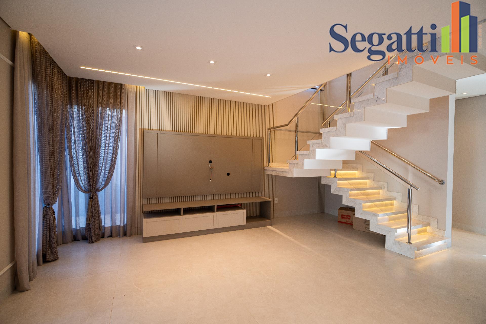 SOBRADO LUXUOSO SEMI-MOBILIADO NO CONDOMÍNIO FECHADO QUINTA DO...