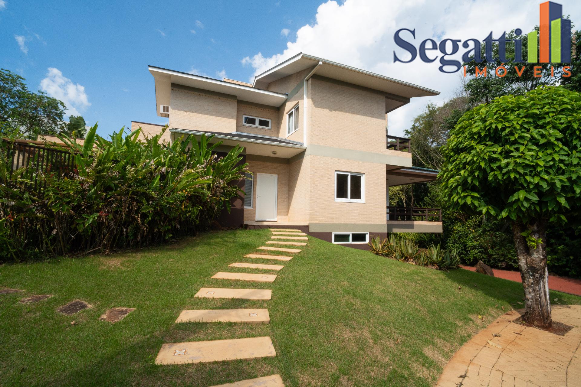 SOBRADO NO CONDOMÍNIO COUNTRY IGUAÇU