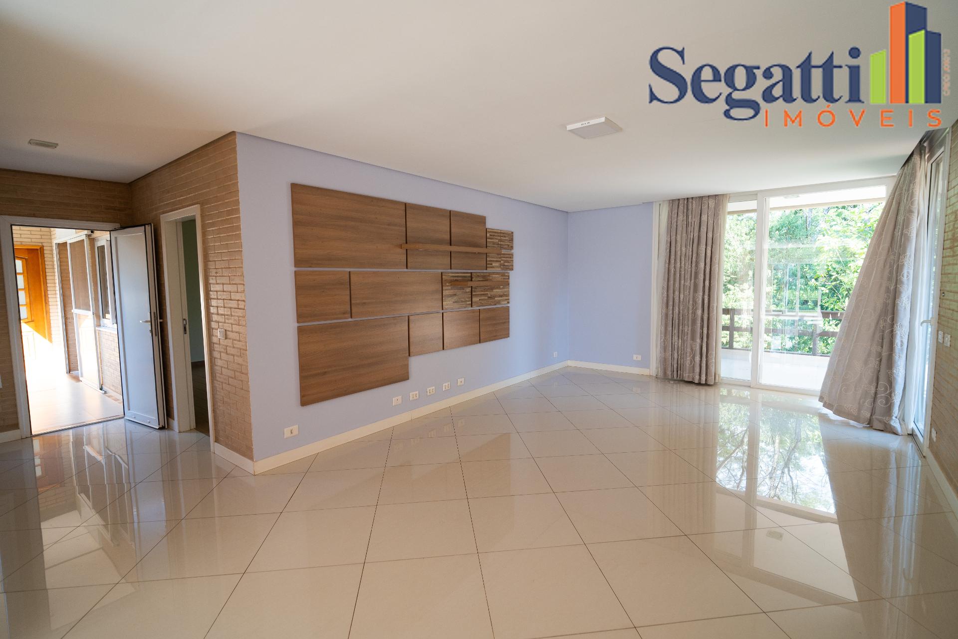 SOBRADO NO CONDOMÍNIO COUNTRY IGUAÇU