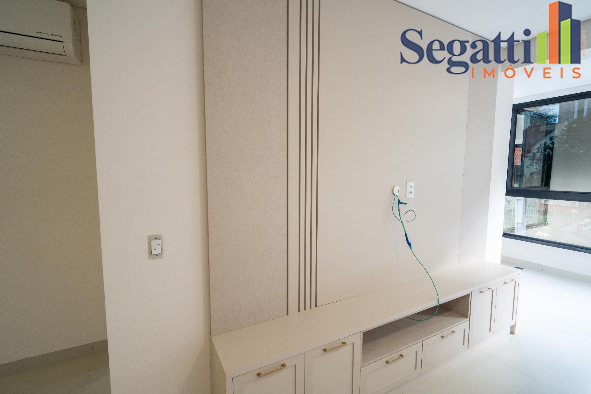 APARTAMENTO SEMI MOBILIADO NO EDIFÍCIO VENETO