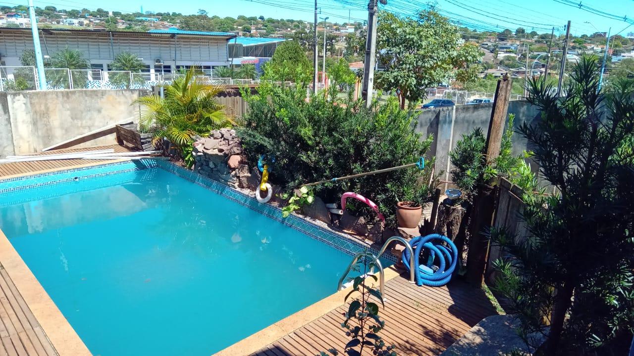 Sobrado com 2 Residências e Piscina na Avenida Maripá no Jardi...