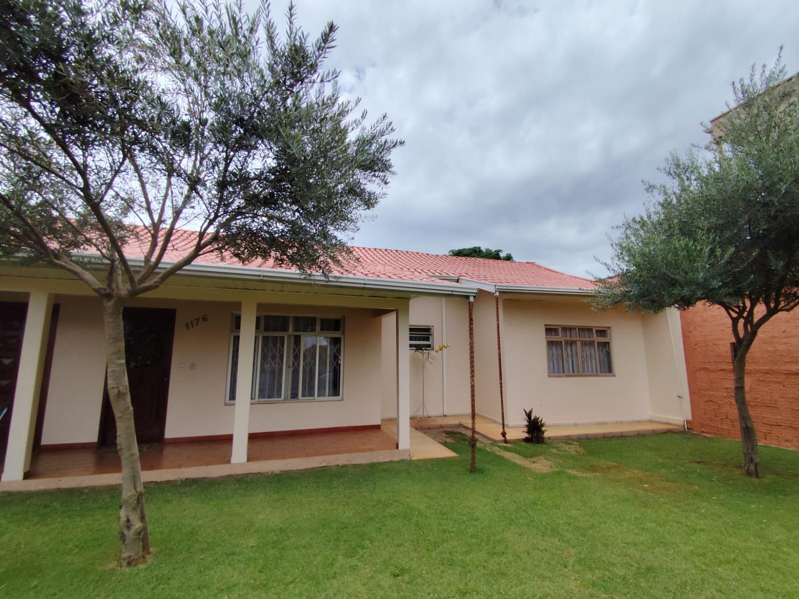 CASA COM EXCELENTE TERRENO E ÓTIMA LOCALIZAÇÃO NO CENTRO TOLED...