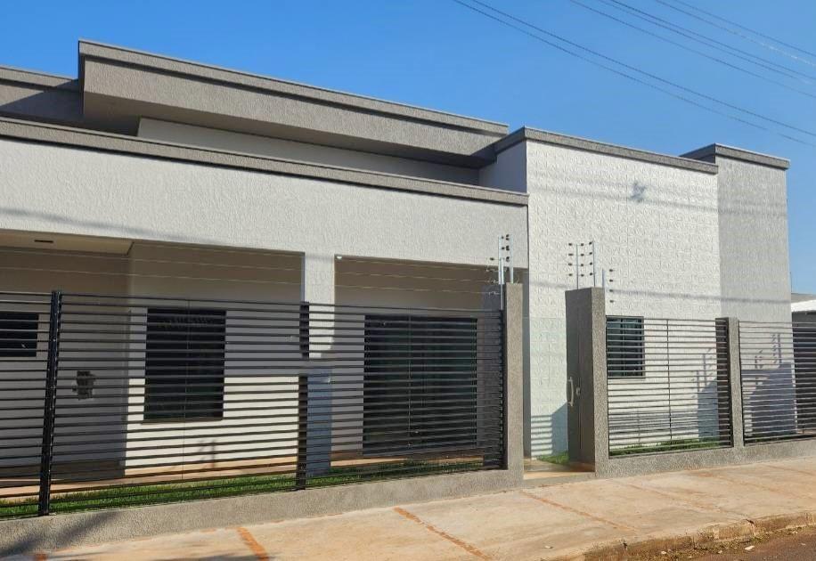 LINDA CASA DE ESQUINA À VENDA, NO JARDIM GISELA TOLEDO-PR