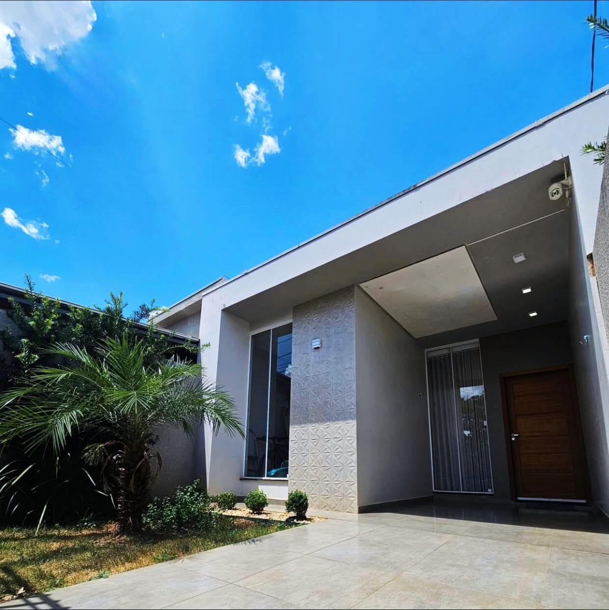 LINDA CASA SEMIMOBILIADA À VENDA NO PANORAMA  TOLEDO PR