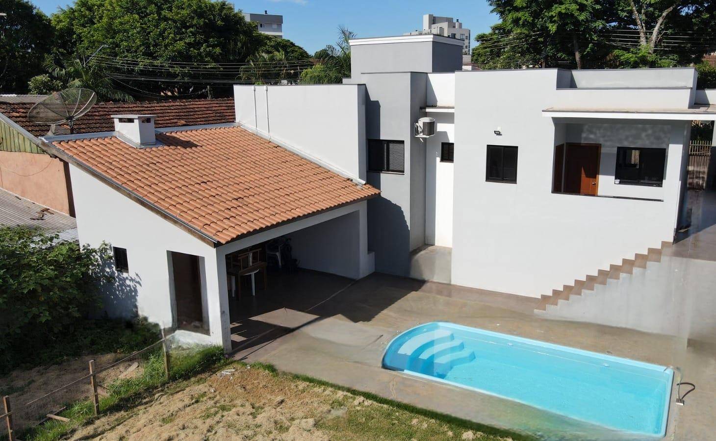 CASA À VENDA COM PISCINA, 2  SUÍTES E 1 QUARTO NA VILA INDUSTR...