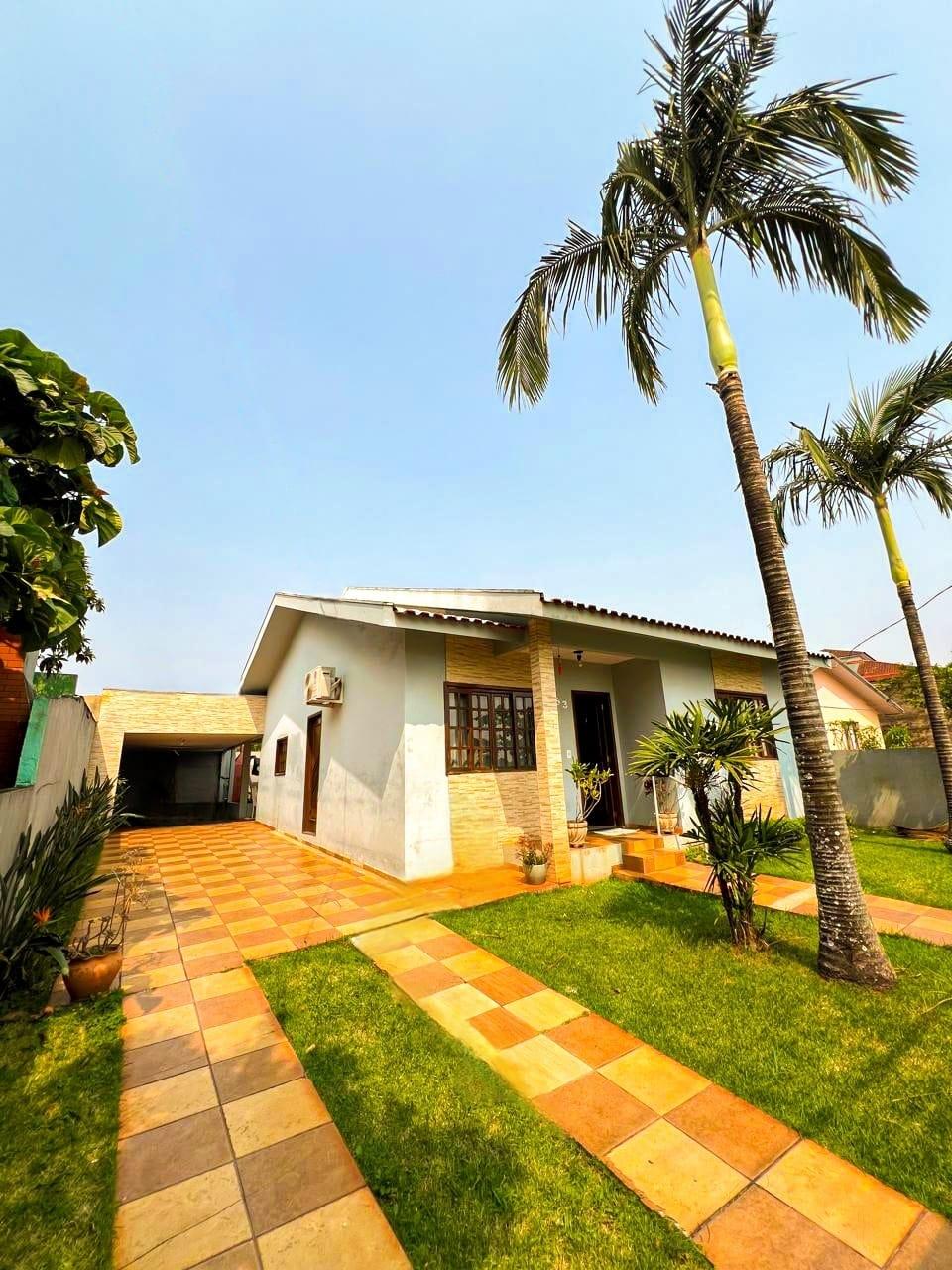 CASA COM 3 DORMITÓRIOS E SOBRA DE TERRENO EM TOLEDO PR